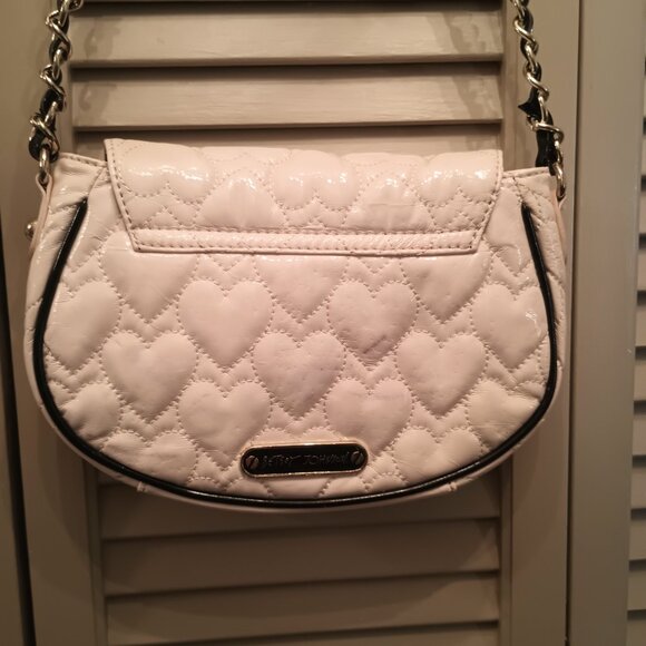 Betsy Johnson Black Heart Cream color crossbody bag. - Picture 3 of 6